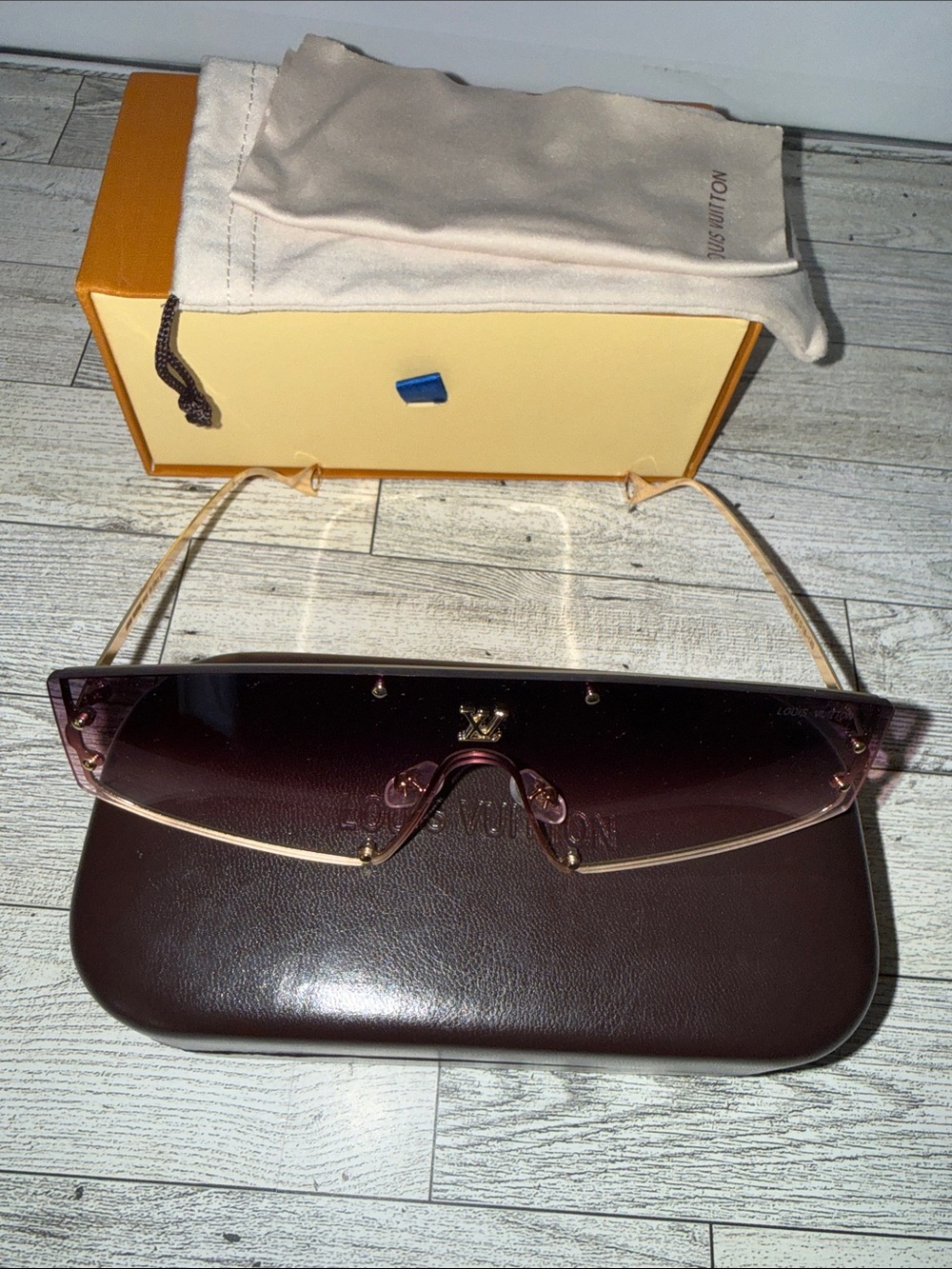New in box designer Inspired Rimless Purple Gradient Sunglasses with Gold Arms